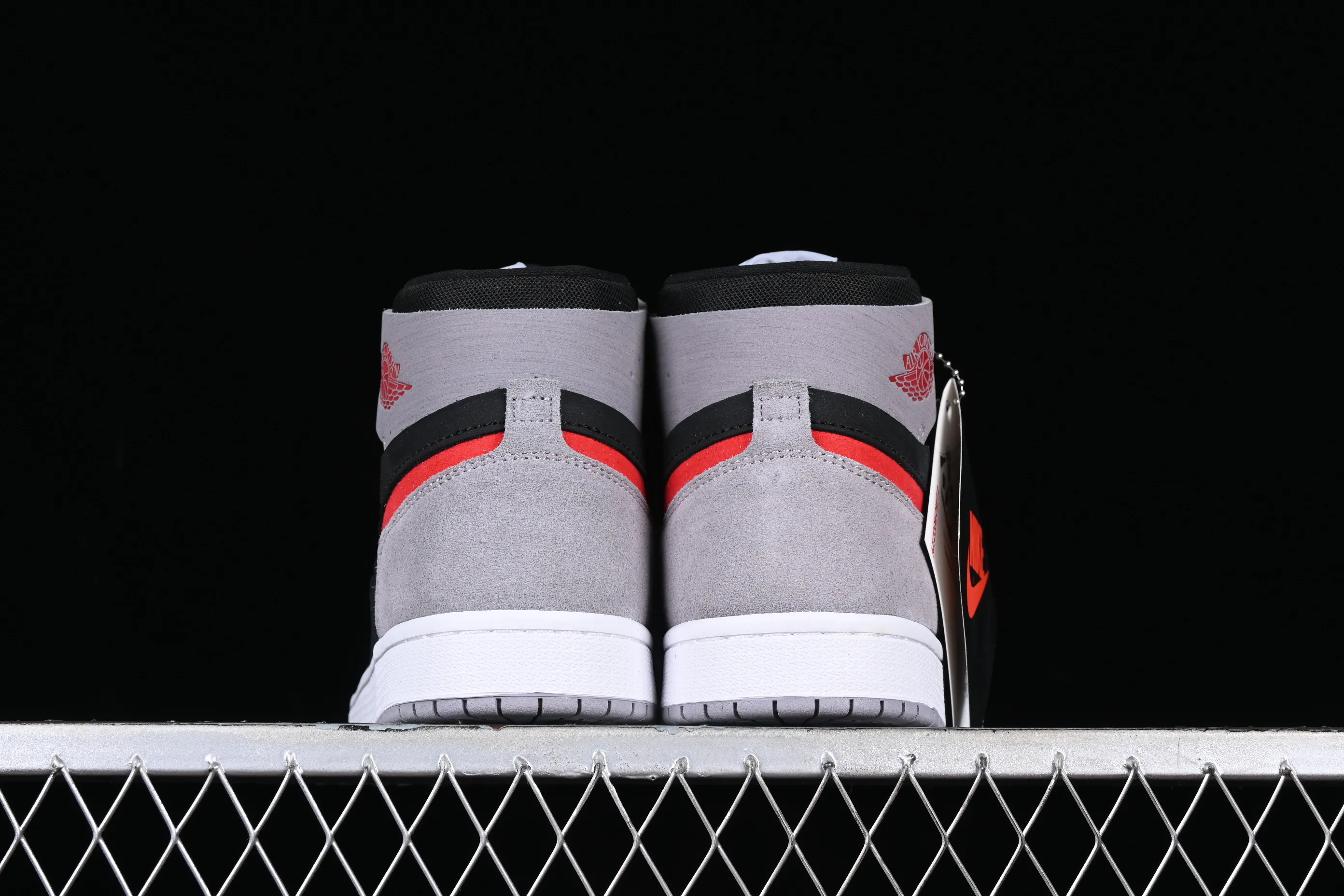 All categories Air Jordan Jordan series basketball shoes Air Jordan 1 High Air Jordan 1 Zoom CMFT AJ1 Joe 1 black gray red color matching DV1307-060